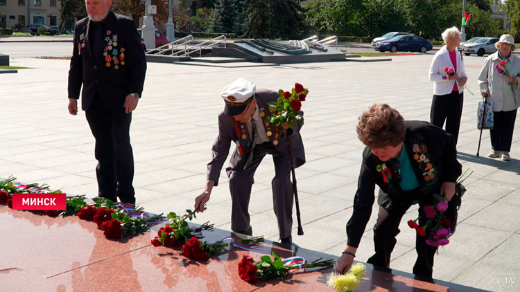 «Война всегда во мне». У монумента Победы в Минске собрались защитники и жители блокадного Ленинграда-1