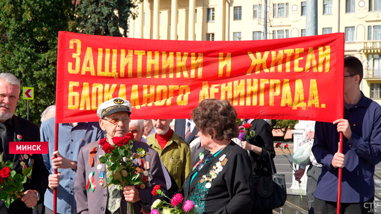 «Война всегда во мне». У монумента Победы в Минске собрались защитники и жители блокадного Ленинграда-10