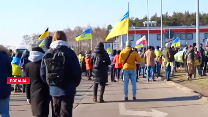 На границе с Польшей украинские активисты блокируют дороги фурам из Беларуси и России