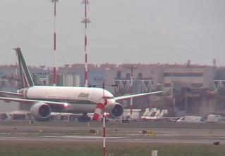 Пассажирский Boeing 757 совершил жесткую посадку в Португалии из-за повреждения фюзеляжа 