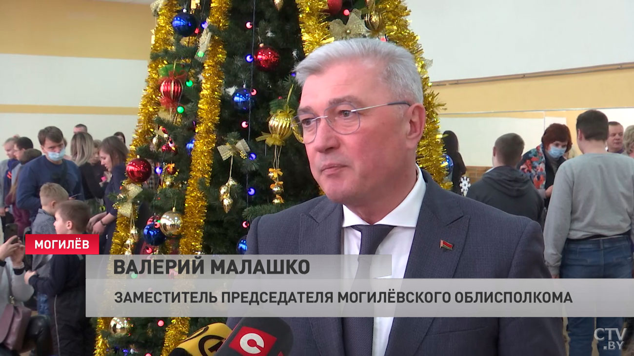 «Было классно, и мы получили коробку конфет». Более 400 детей собрал благотворительный праздник в Могилёве-13