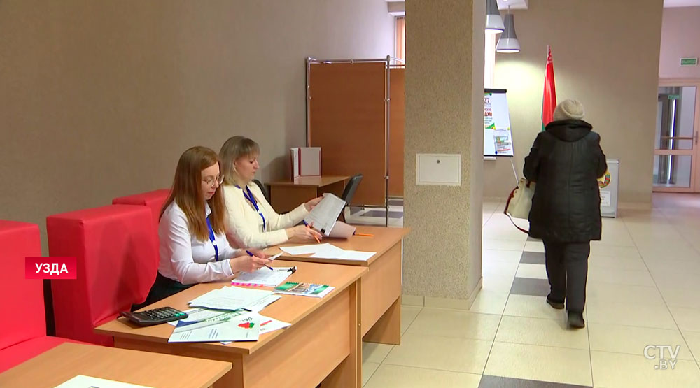  «Подготовлено всё на достойном уровне». Более 72 тысяч жителей Минской области пришли проголосовать досрочно-1