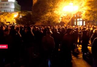Большая часть митингующих в Ереване ушла от здания парламента