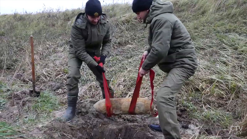 Рабочие в Минске на стройке нашли бомбу-3