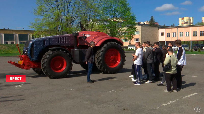 Первый в Беларуси трактор-беспилотник испытают брестские учёные-1