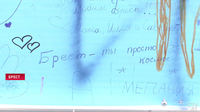 «Брест – любовь навсегда». К 1000-летию Бреста в городе установили баннер для пожеланий-19