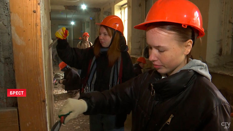 Стройотряды продолжают восстанавливать Кобринское укрепление Брестской крепости-4