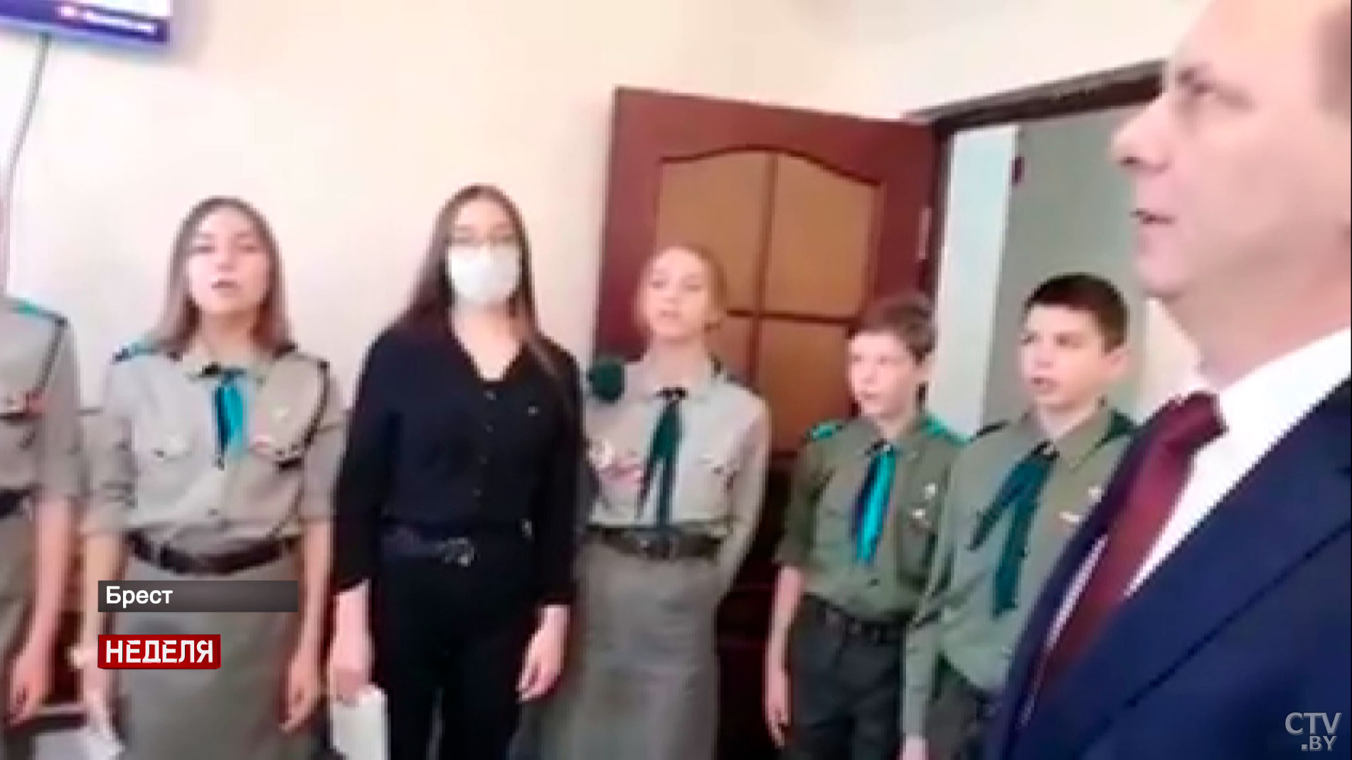 «В начале мероприятия гимн Польши спели». Каких героев «учат любить» в частной школе Бреста?-1
