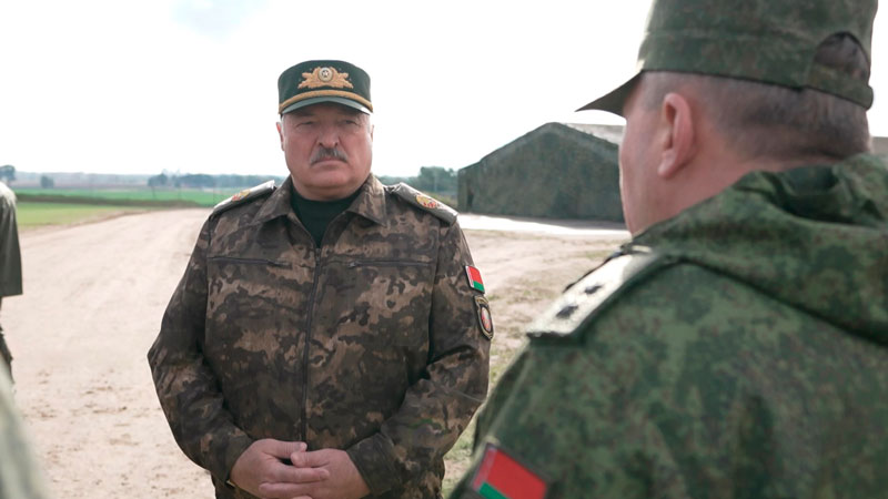Лукашенко ознакомился с учебным объектом Минобороны в Брестской области