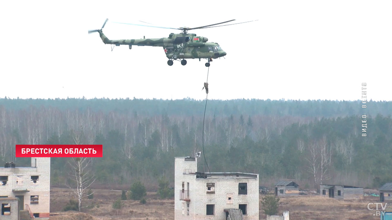 По легенде освобождали захваченный посёлок. Как брестские десантники отрабатывали задачу по уничтожению противника?-1