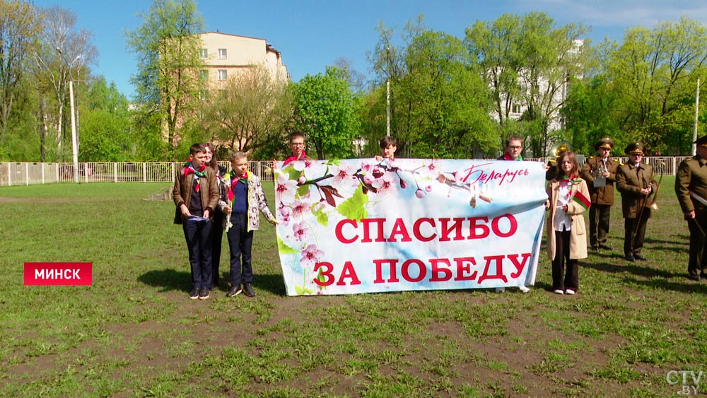 «Спасибо вам, миленькие!» В Центральном районе Минска поздравляют ветеранов ВОВ-10