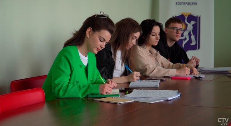 Обучают по 13 востребованным специальностям высшего образования. Почему абитуриентам стоит поступать в БТЭУ ПК?-28