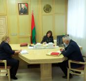 Деньги платят, а мусор не вывозят. Житель Барановичей позвонил на прямую линию Кочановой
