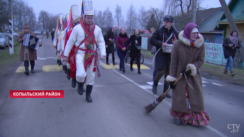 «Побудут «цари» – аж адреналин появится». В Семежево Старый Новый год встретили традиционным обрядом-1