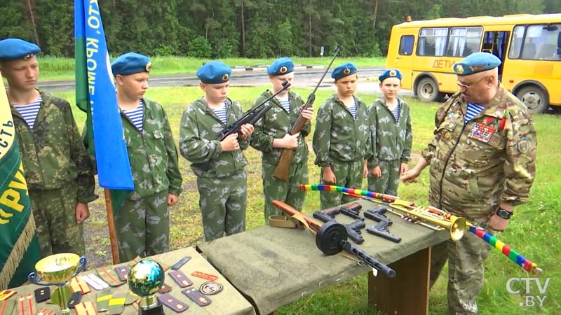 «Очень зачарованно слушают, когда даже я анекдоты армейские рассказываю». Чему учат детей в военно-патриотическом клубе-1