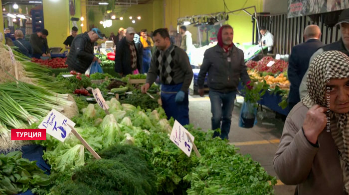 Жители Турции недовольны низкими зарплатами и высокими ценами на продукты