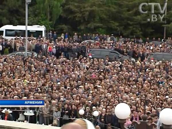 Белорусская православная церковь передала ГУВД освящённую хоругвь с ликом святителя Николая Чудотворца-7