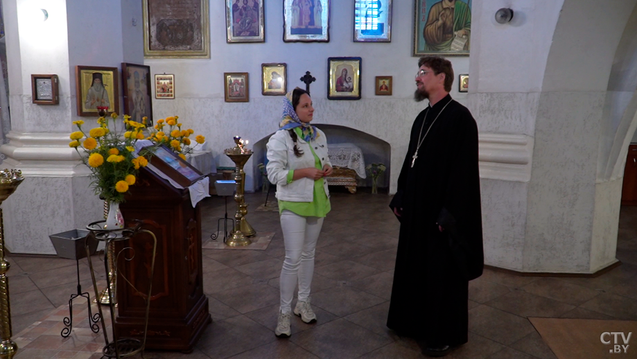 Одно из популярных мест для паломников. Чем примечательна церковь-крепость в деревне Мурованка?-13
