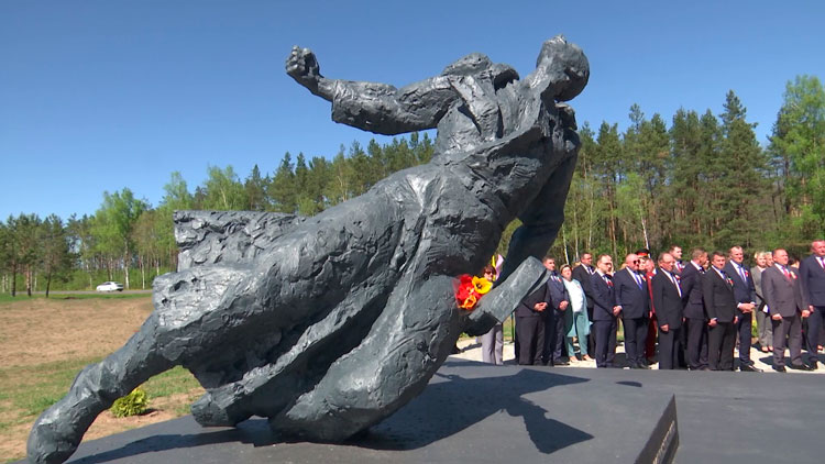 В Чаусском районе открыли памятный знак в честь героев-освободителей