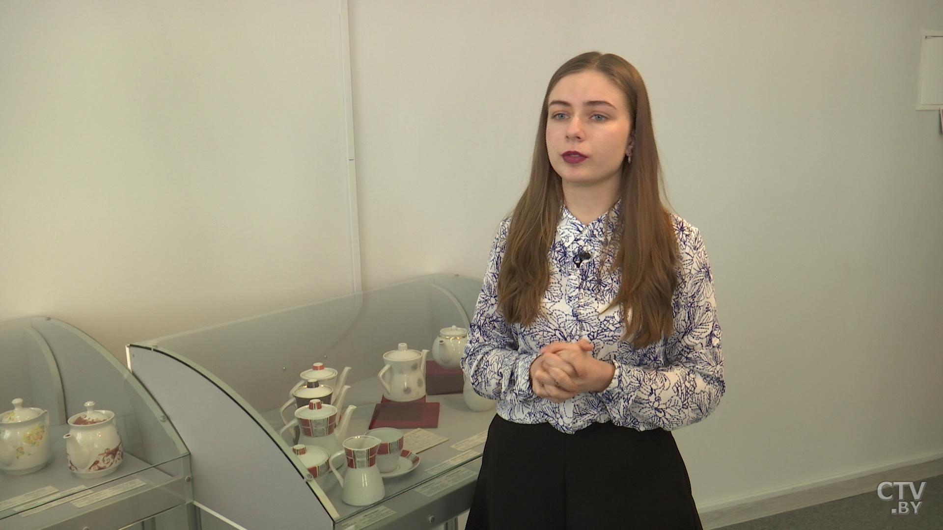 «Уникальные формы и улыбающийся чайник». Вот что можно увидеть на выставке белорусского фарфора-1