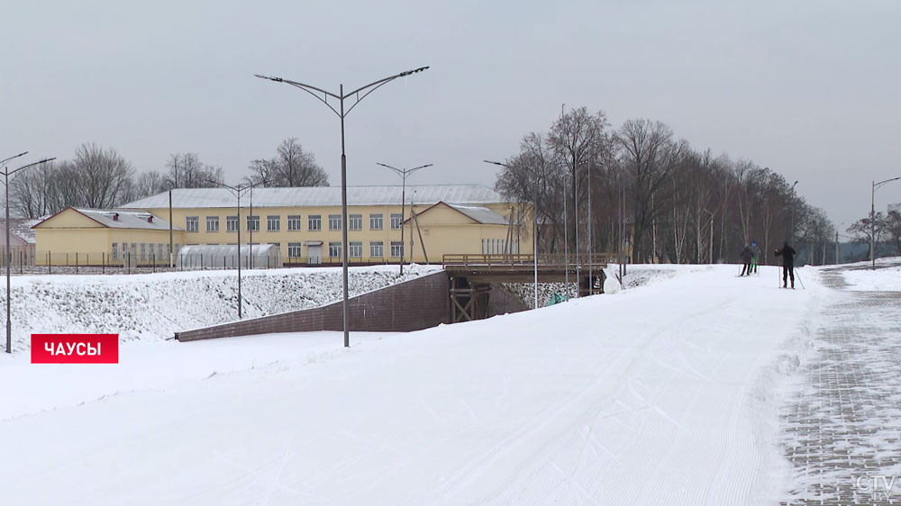 «Чтобы гимн Беларуси звучал на весь мир». Глава НОК вместе с известными спортсменами посетили Чаусскую областную школу-6