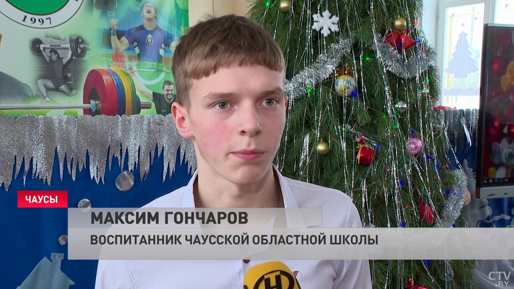 «Чтобы гимн Беларуси звучал на весь мир». Глава НОК вместе с известными спортсменами посетили Чаусскую областную школу-13