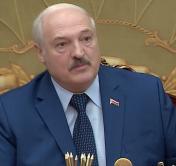 Александр Лукашенко о визитёрах в ТЛЦ: «Чего ты чешешь ему этот нос грязными руками? На камеру, естественно»