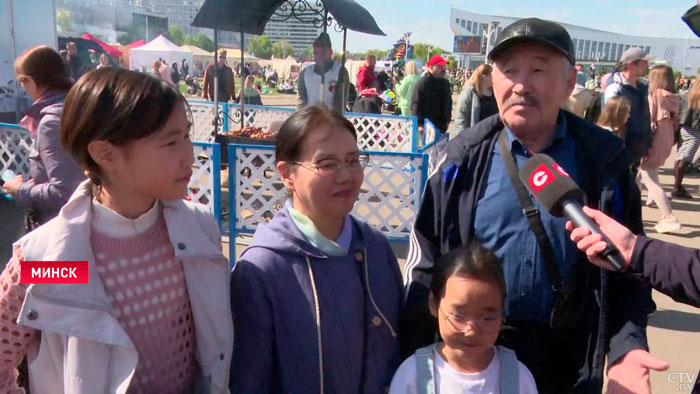 Есть гости даже из Якутии! Минск продолжает отмечать День Победы-10