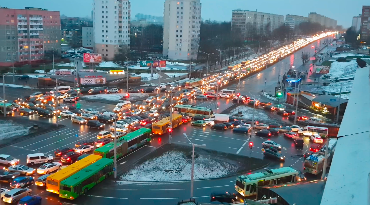 Пробка в районе метро «Пушкинская» в Минске парализовала движение на несколько часов-1