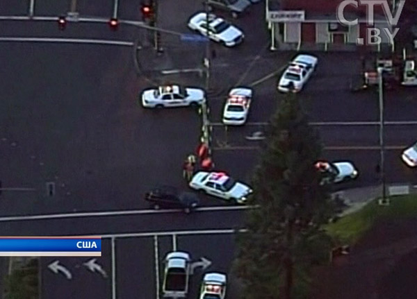 В Чикаго на баскетбольной площадке неизвестный открыл стрельбу. Ранены более 10 человек