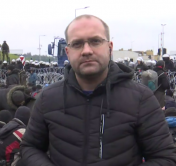 «Тяжёлая военная техника за забором наготове». Что происходит на пункте пропуска «Брузги», куда отправились тысячи беженцев?