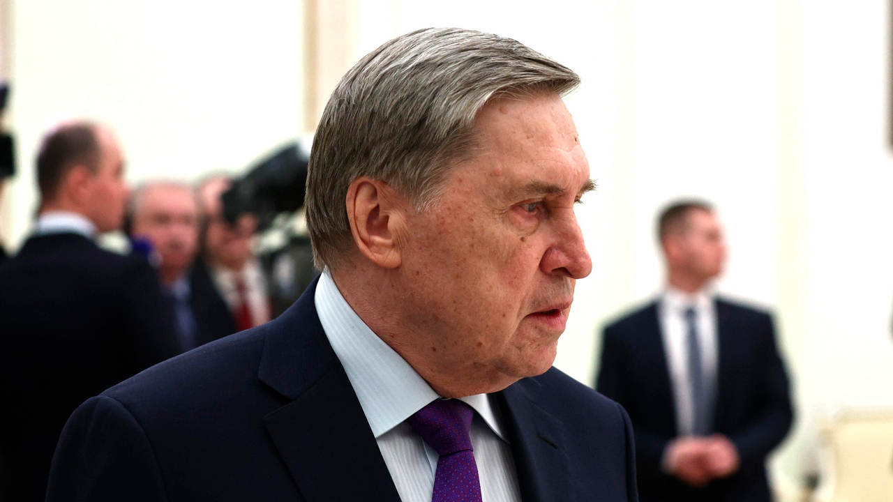 Ушаков раскрыл подробности разговора Путина и Трампа-0