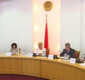 Во время проведения парламентских выборов участки оборудуют сидячими местами и трафаретами для незрячих