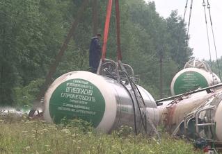На перегоне Орша-Витебск 8 цистерн поставлены на рельсы