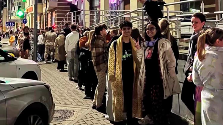 Бодрящий кофе и скидки – о популярности пижамных вечеринок для книголюбов поговорили с писателем