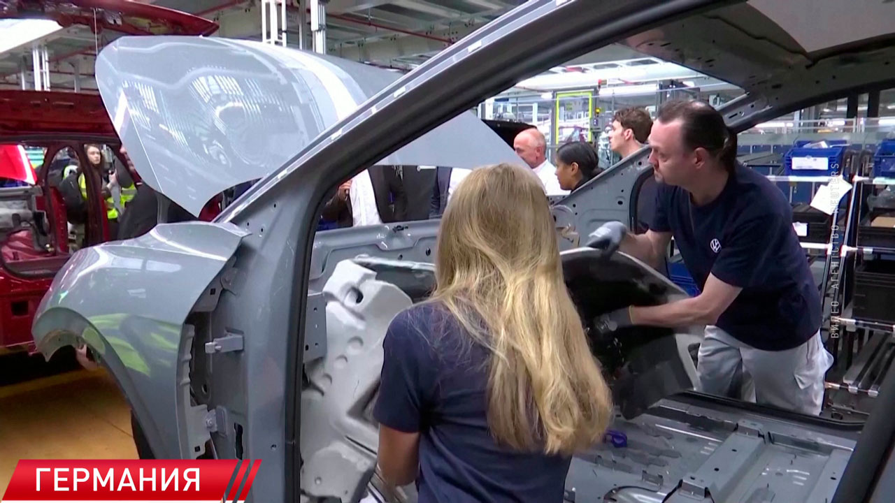 Немецкий автоконцерн планирует сократить 35 тысяч сотрудников Немецкий автоконцерн планирует сократить 35 тысяч сотрудников