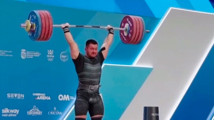 Евгений Тихонцов одержал победу на чемпионате Европы по тяжёлой атлетике