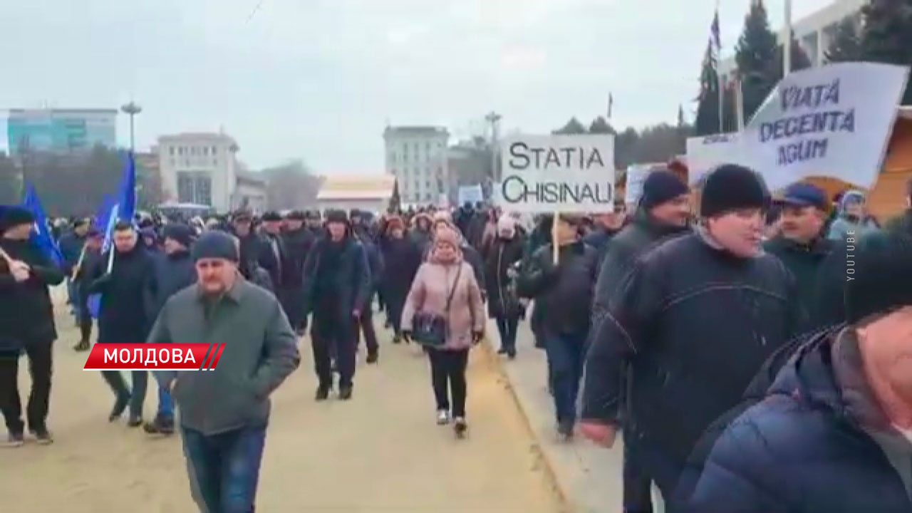 В Кишинёве железнодорожники заблокировали здание правительства из-за долгов по зарплате