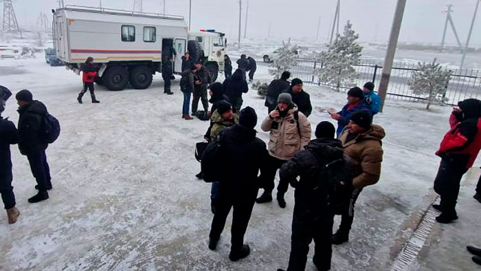 40 белорусских и российских дальнобойщиков спасены из снежного заноса в Казахстане