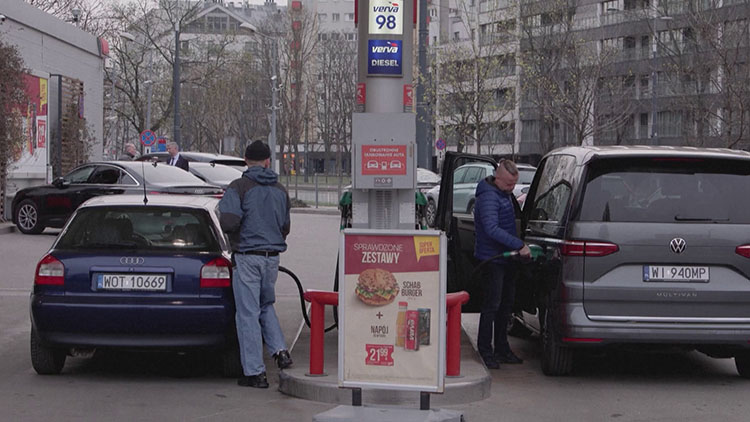 Жители Германии стали массово ездить в Польшу за более дешевым топливом