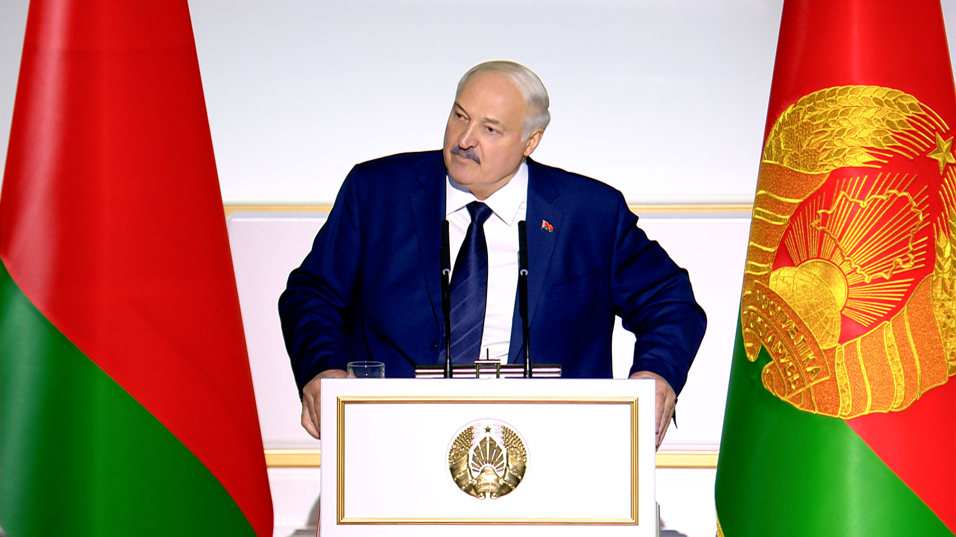 Лукашенко: войны нам не надо, наше счастье в мирной жизни