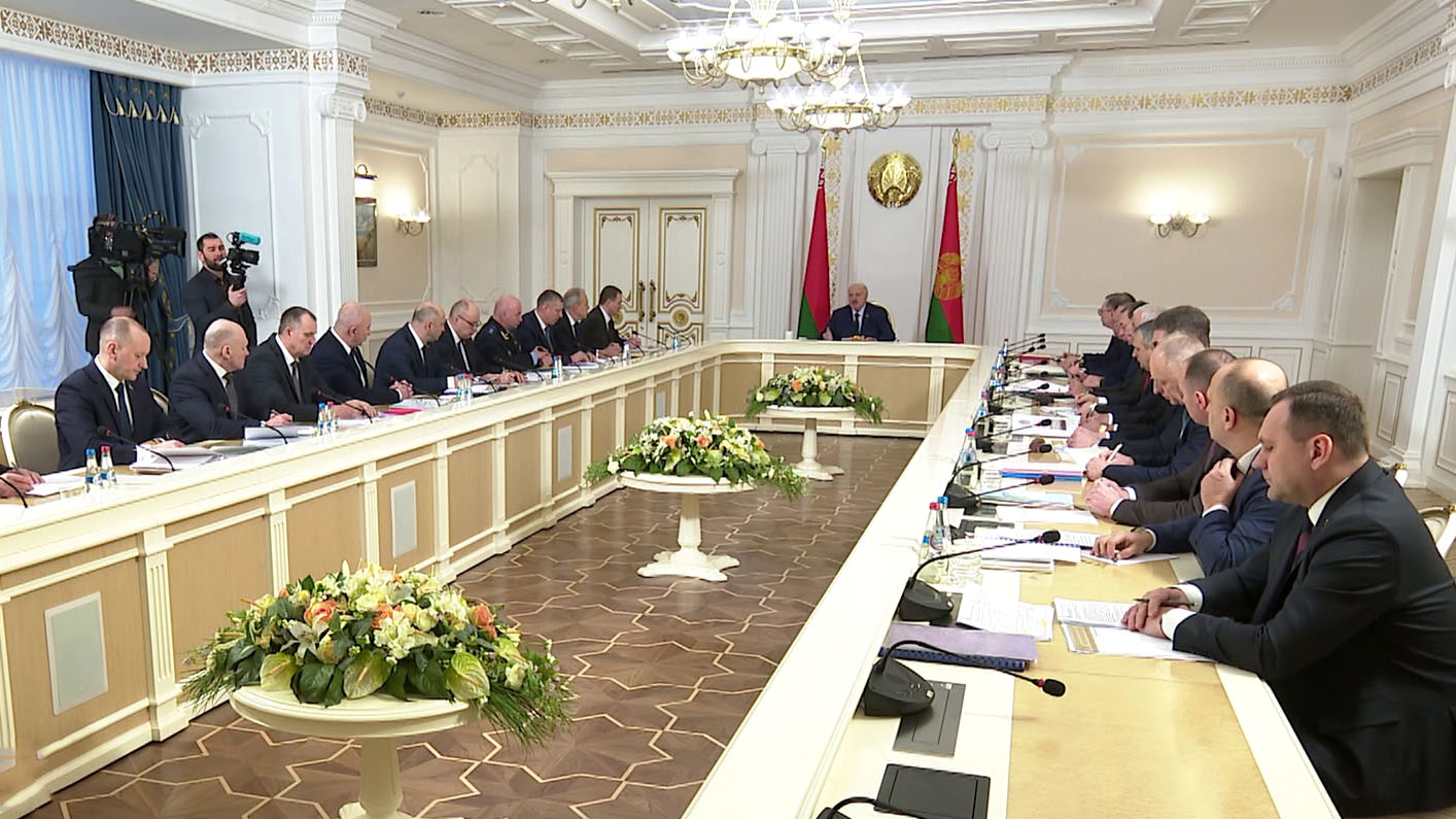 Работа антикризисных управляющих и заработная плата. Какие темы Лукашенко вынес на обсуждение с Совмином?