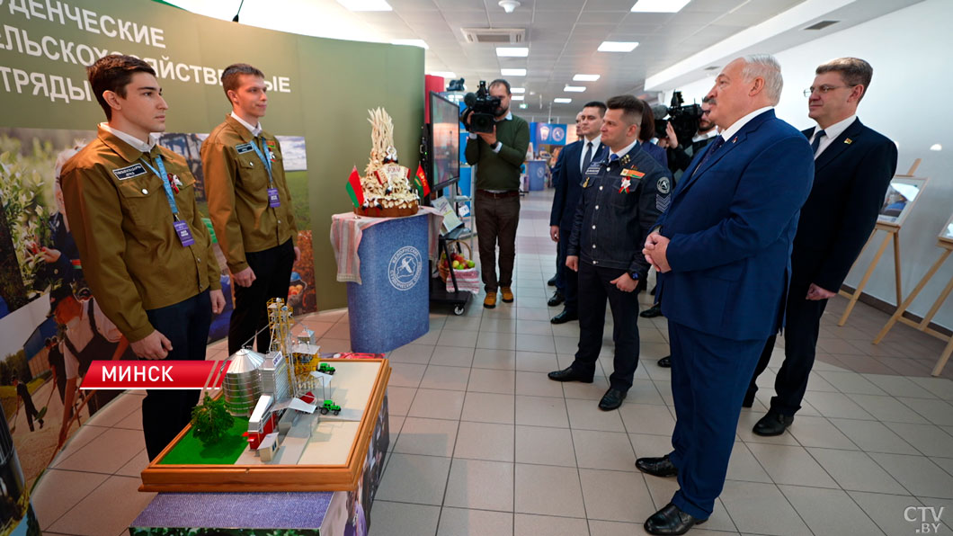 Студотрядовцы сделали селфи с Лукашенко! Каким получился Всебелорусский слёт?-28