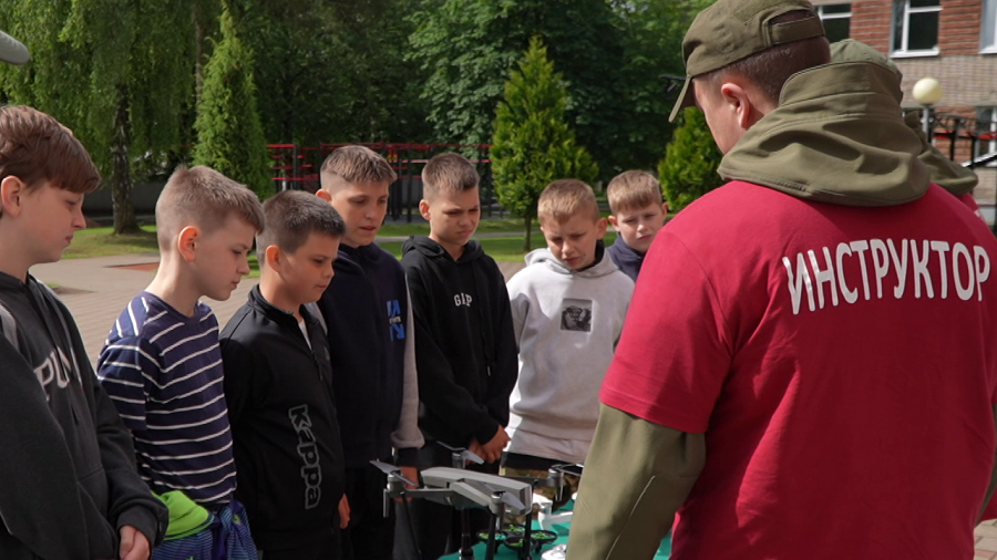 Подъём, построение, разминка – провели один день в в военно-патриотическом лагере «Доблесть»