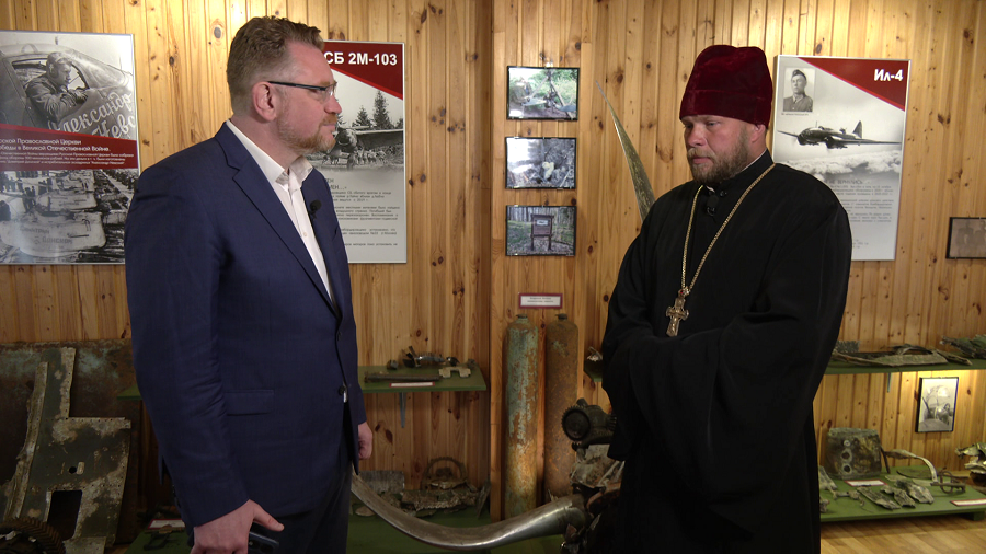 Там можно увидеть обломки авиамашин времён войны. Как в приходе храма появился музей поднятых самолётов?