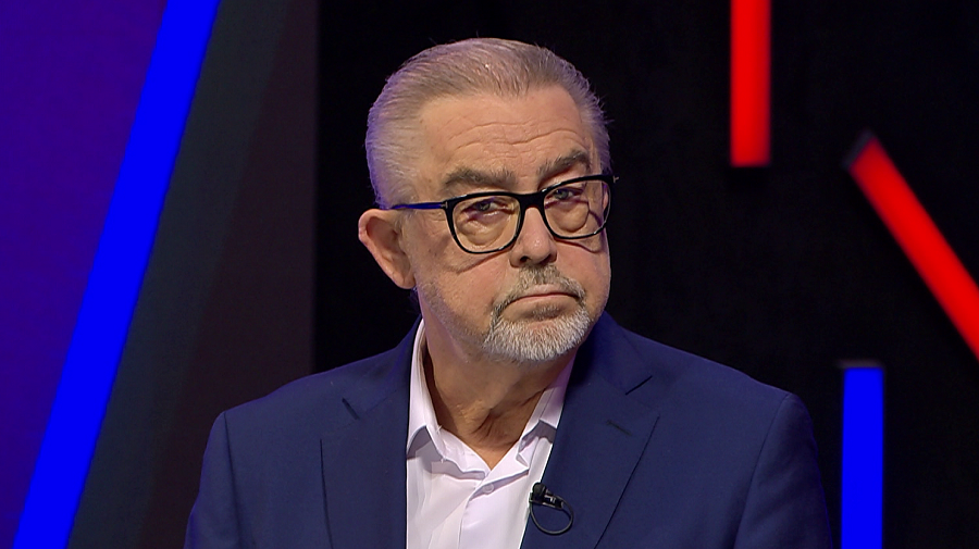 «Правки должны касаться принципиально важных вещей». Александр Ефремов рассказал о цензуре в своей работе