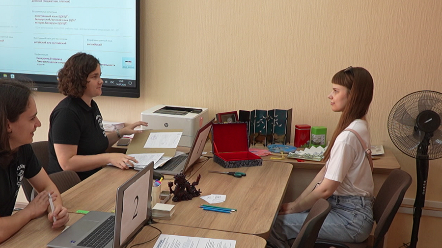 Конкуренция за места серьёзная! Абитуриенты поделились впечатлениями о ходе приёмной кампании-2025