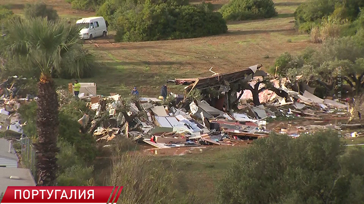 Около 30 человек пострадали во время урагана на юге Португалии Около 30 человек пострадали во время урагана на юге Португалии