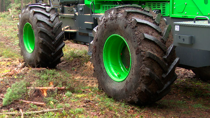Лесная машина для валки деревьев пополнила автопарк Воложинского лесхоза