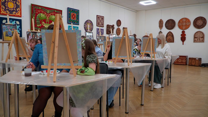 Яркие и победоносные работы! В музее ВОВ прошёл пленэр с участием юных художников